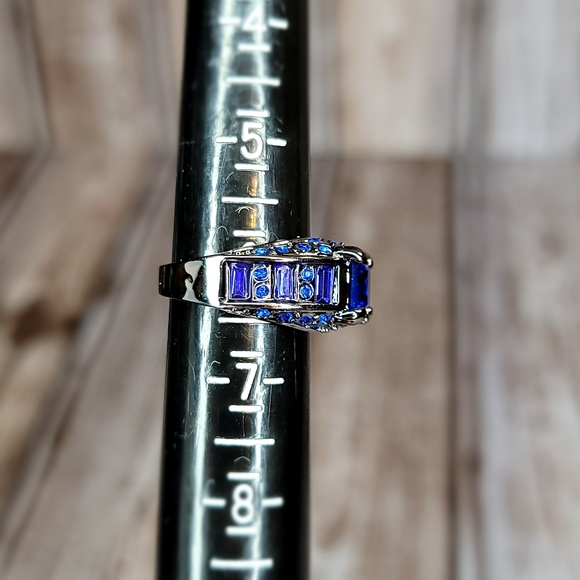 Women's Ring Size 6 - Picture 4 of 4